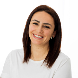 Portraitfoto: Frau Zenuni